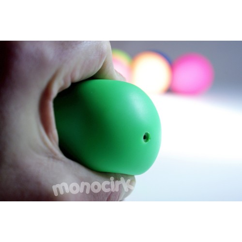 balle jonglerie PLAY MMX 70mm coque PVC et millet, cirque Nantes 44