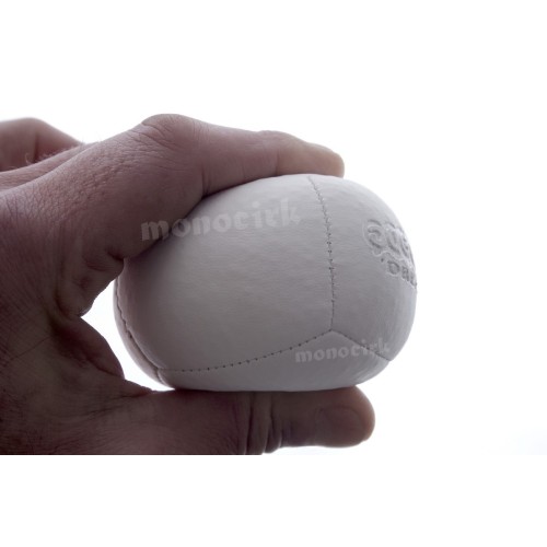 jonglerie balle cube PRO 66mm 130g blanche, magasin cirque Nantes