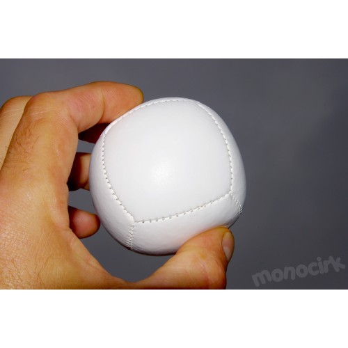 jonglerie balle cube Record Babache blanche, matériel cirque Nantes 44