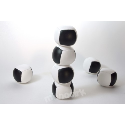 jonglerie balle cube Record Babache N&B, matériel cirque Nantes Breizh