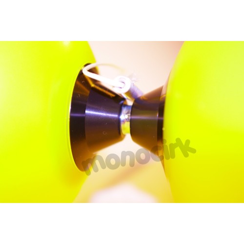 jonglerie diabolo axe fixe HENRYS VISION transparent, cirque Nantes 44