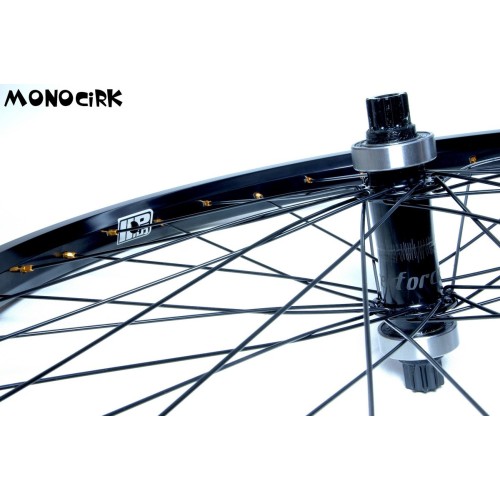 roue monocycle ISIS 24" cross, magasin cirque Nantes roues montées