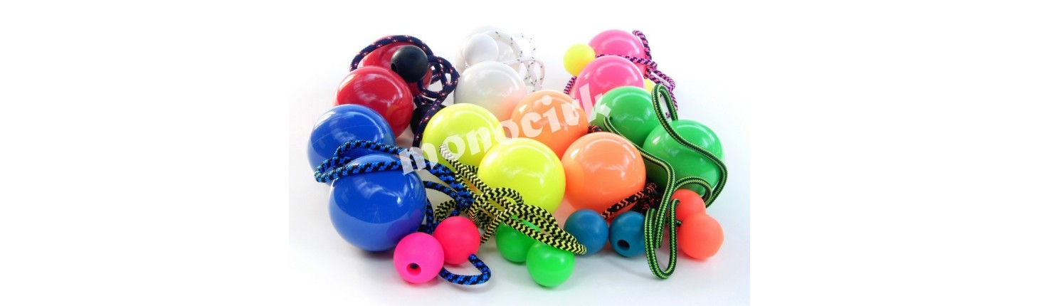 poïs contact balles scène